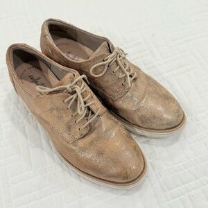 Clarks Tan Leather Men's Oxfords